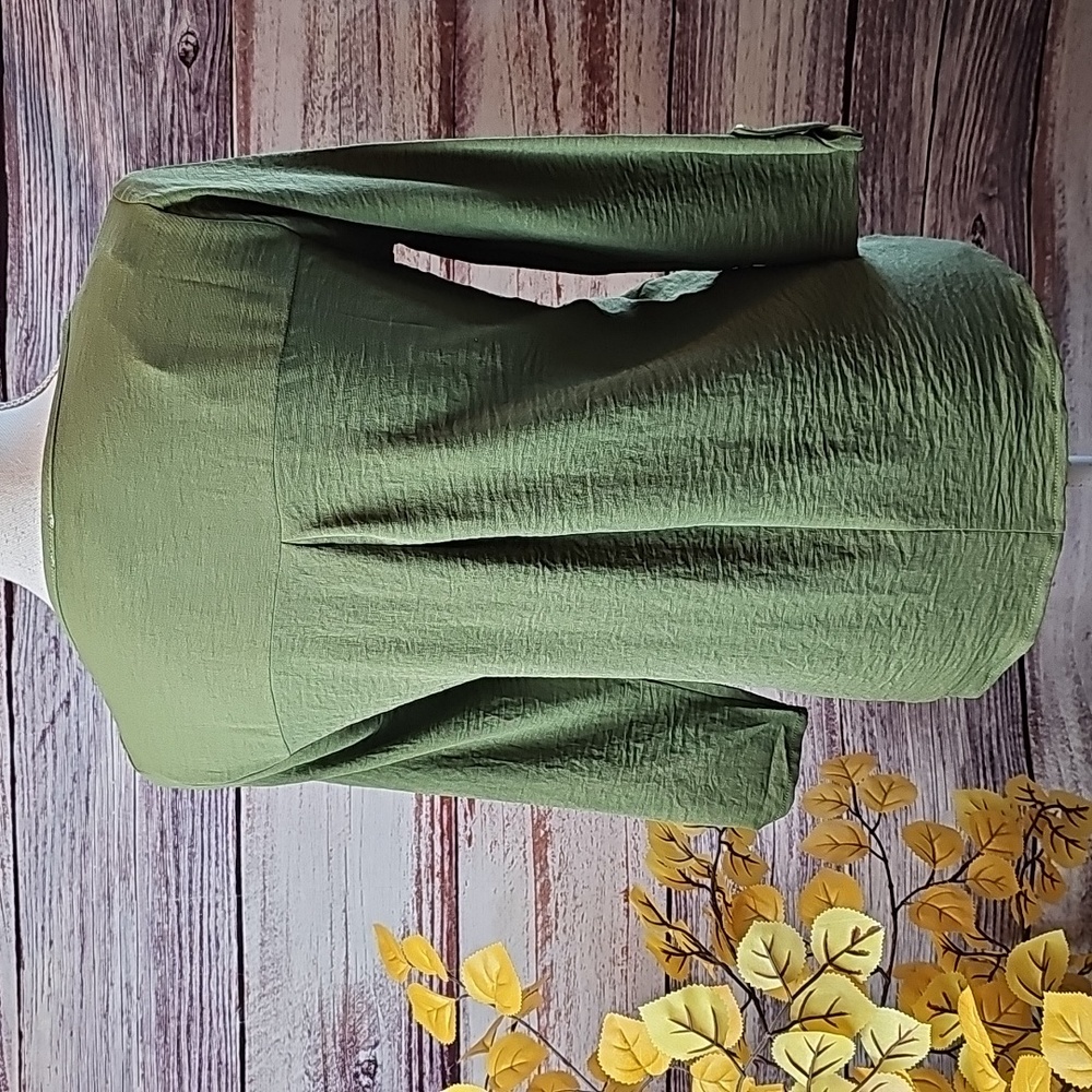 NWT NAIF DARK OLIVE GREEN 3/4 SLEEVE PULLOVER V NECK BLOUSE TOP - Picture 6 of 13